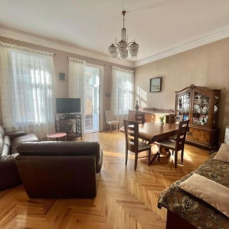 Apartment Down Town Group Tbilisi ภายนอก รูปภาพ
